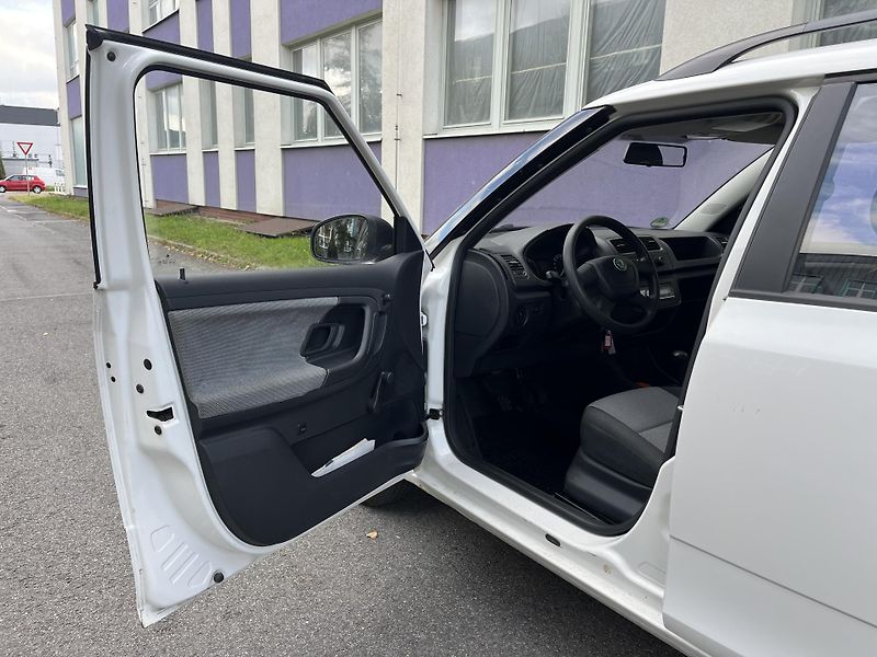 Škoda Fabia 1,2 HTP Combi Classic - fotka 9 z 26