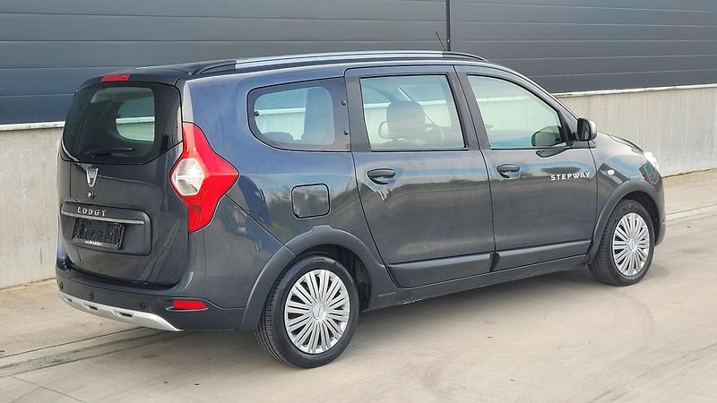 Dacia Lodgy STEPWAY 1,6i 75 KW 7 MÍST - fotka 9 z 26