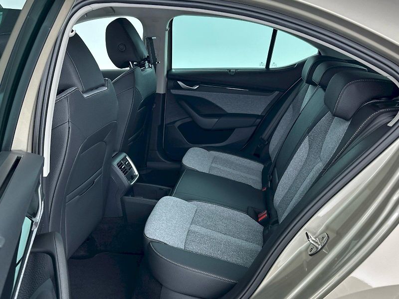 Škoda Octavia (2025) DSG 2.0TDI 110kW Top Selection - fotka 8 z 35