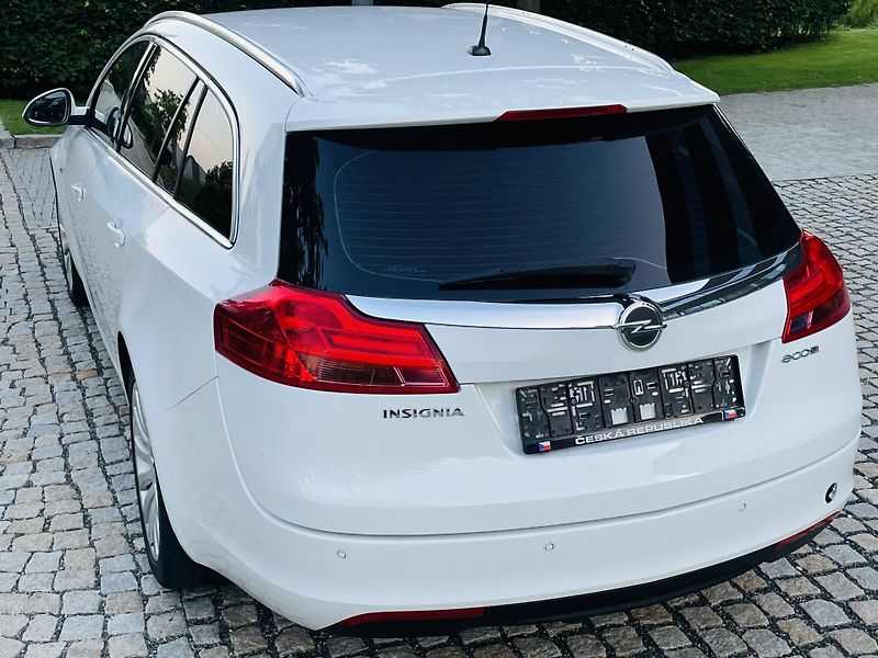 Opel Insignia 2.0CDTi MANUÁL TAŽNÉ SENZORY - fotka 15 z 36
