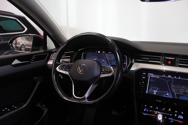 Volkswagen Passat (2021) 2.0TDI DSG Display LED - fotka 24 z 34
