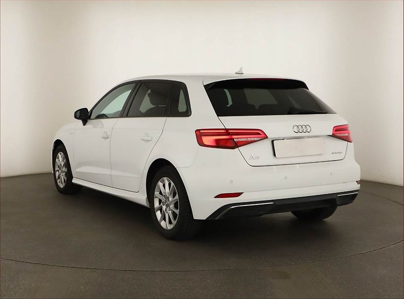 Audi A3 (2017) e-tron, Automat, Navi - fotka 4 z 21
