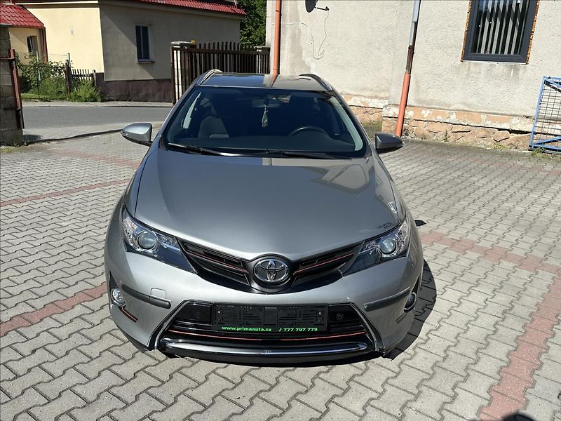 Toyota Auris 1,6 EXCLUSIVE TAŽNÉ - fotka 9 z 26