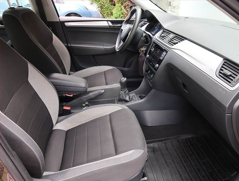 Škoda Rapid (2019) 1.0 TSI, Park. senzory - fotka 9 z 18