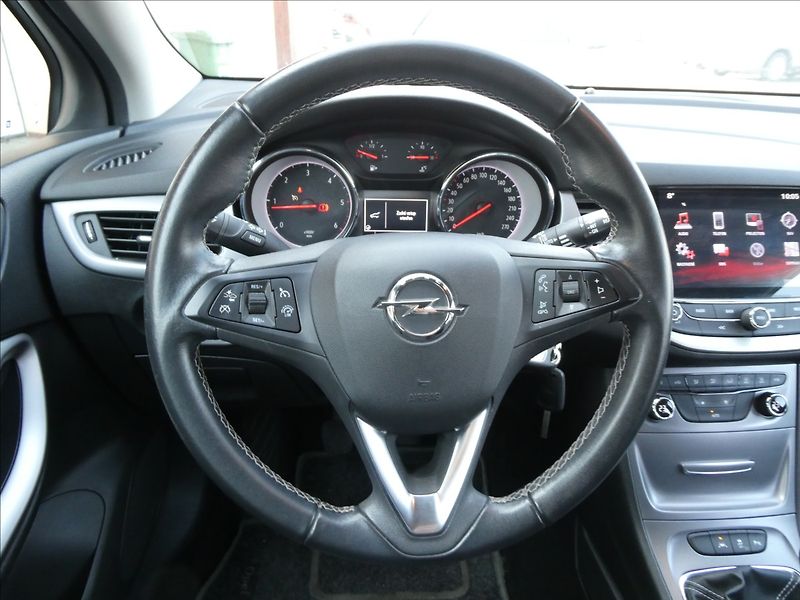 Opel Astra 1,6 CDTi 81kW,2x kola,serviska - fotka 26 z 40