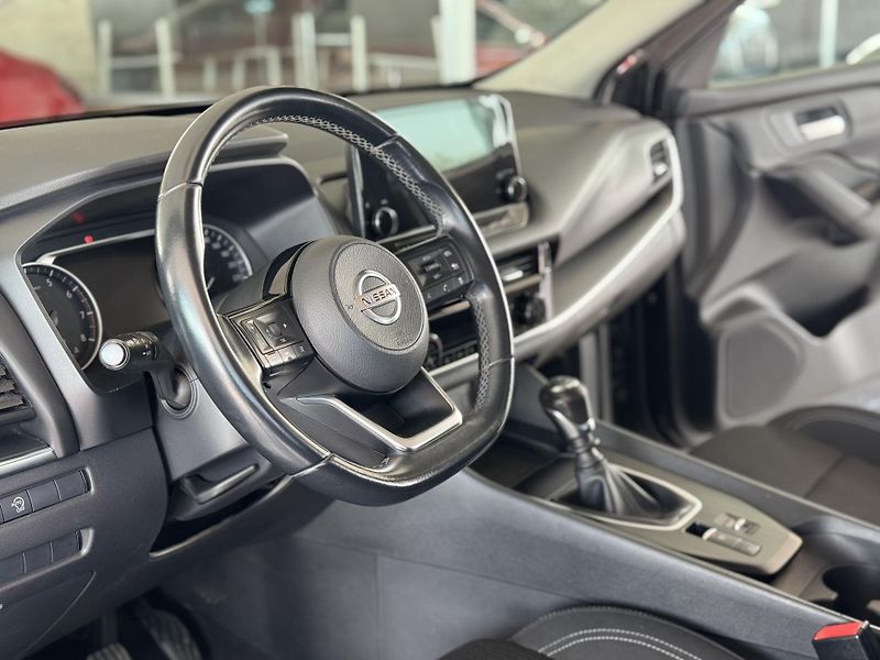 Nissan Qashqai 1,3DIG-T 140*Distronic*360kam - fotka 11 z 33