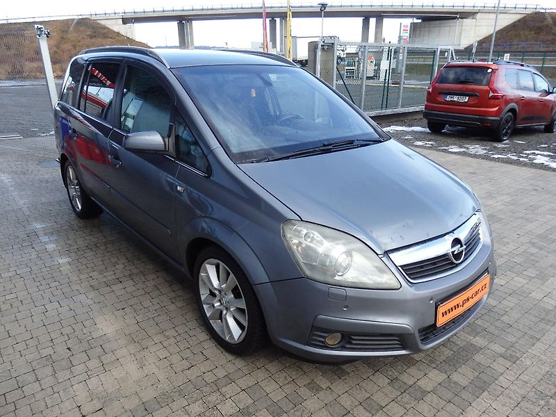 Opel Zafira 1.9 CDTI 16V 110 kW AUTOMAT - fotka 3 z 16