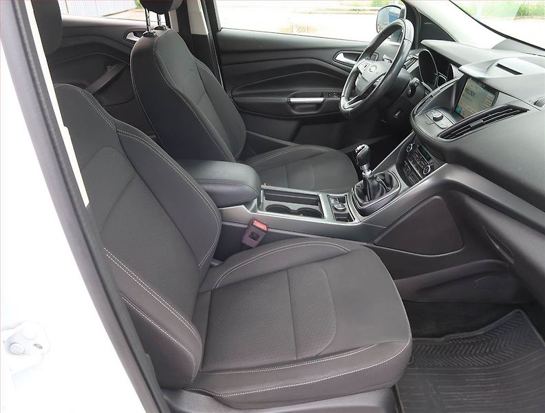 Ford Kuga (2018) 1.5 TDCi, Serv.kniha, Navi - fotka 9 z 19