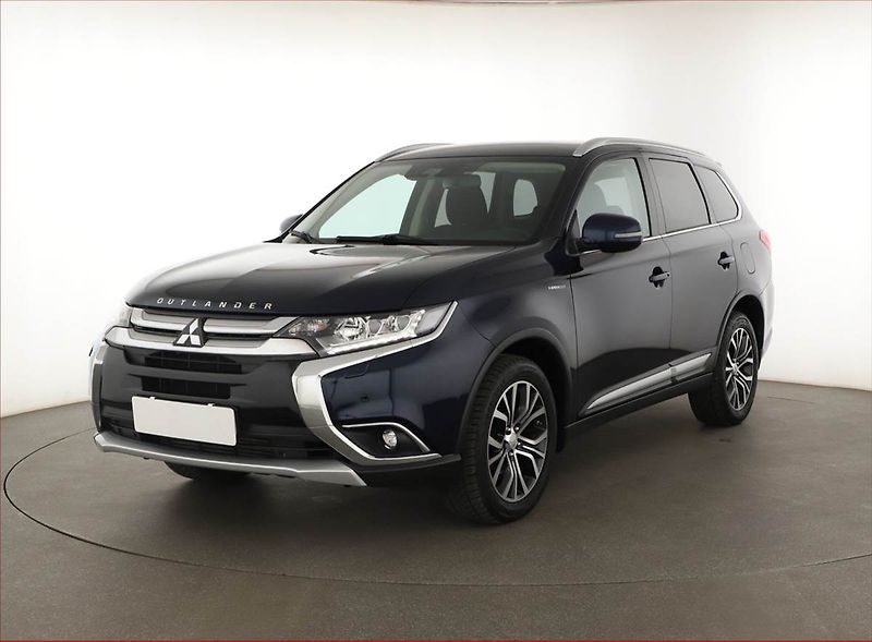 Mitsubishi Outlander (2019) 2.2 DI-D, 4X4, Automat - fotka 2 z 16