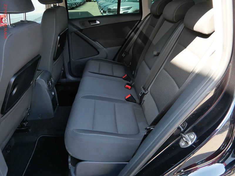 Volkswagen Tiguan (2010) 2.0TDi, Panor, výhř.sed. - fotka 9 z 19