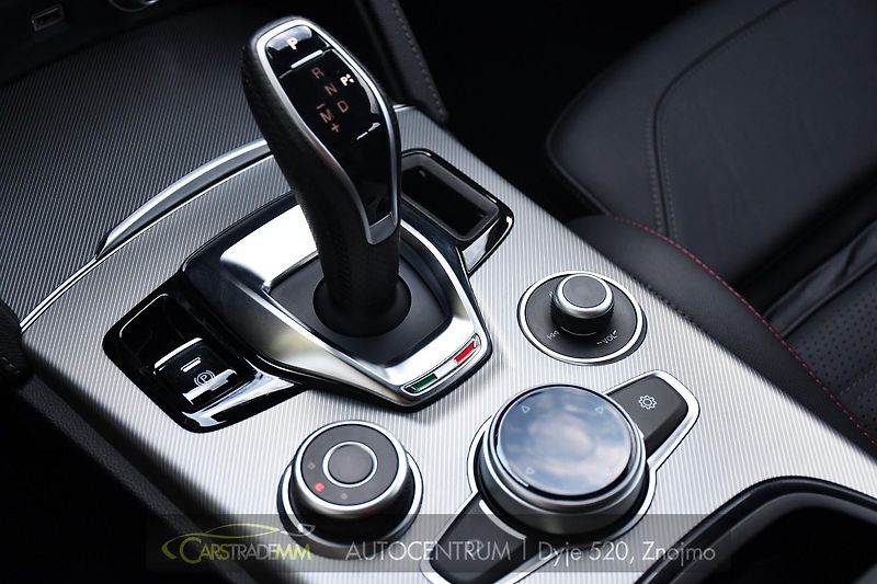 Alfa Romeo Stelvio 2.0T Q4 206KW TRIBUTO ITALIANO - fotka 31 z 50