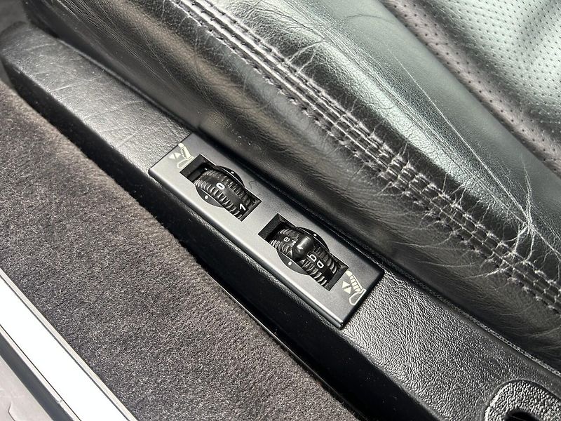 Mercedes-Benz SL 500 - fotka 23 z 30