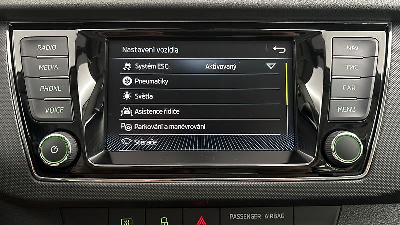Škoda Fabia 1.0 TSI Ambition Combi - fotka 12 z 25
