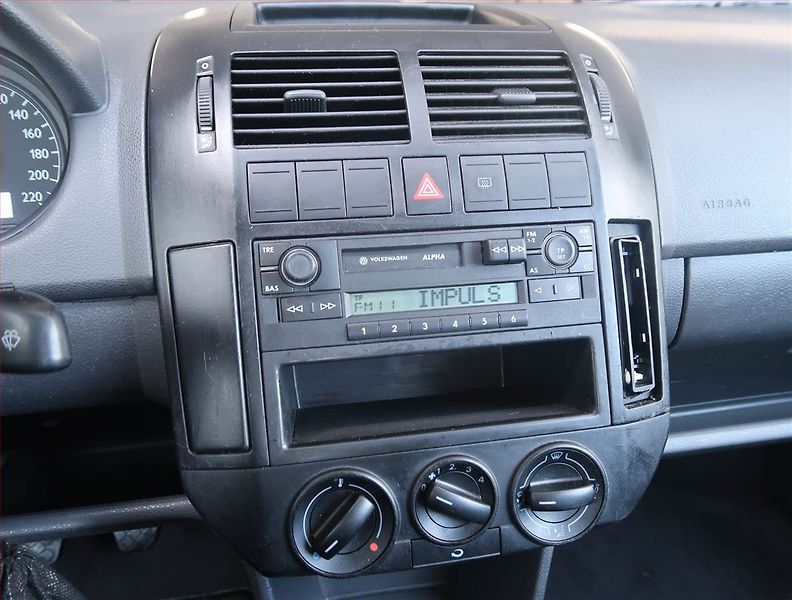 Volkswagen Polo (2003) 1.2, po STK, jezdí výborně - fotka 12 z 14