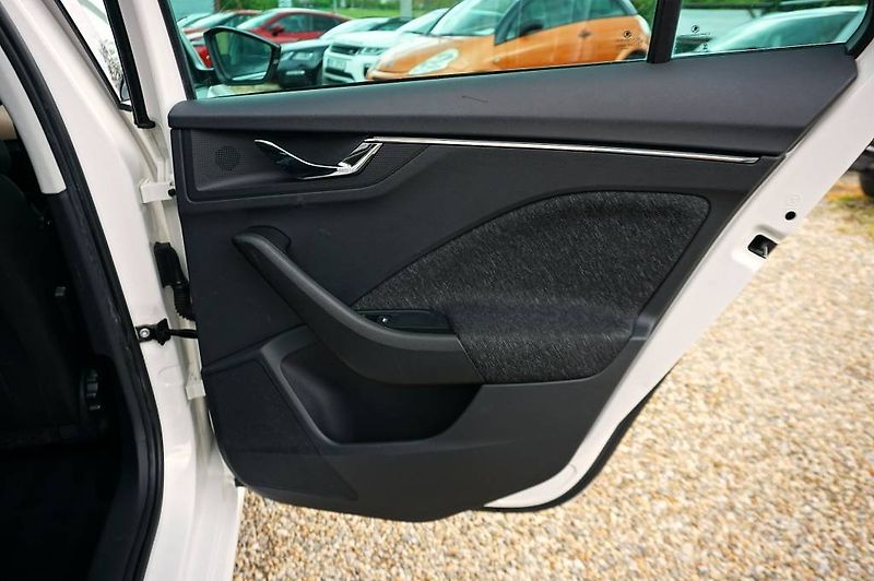 Škoda Scala (2019) STYLE PLUS 1,6 TDI 85 kW - fotka 16 z 30