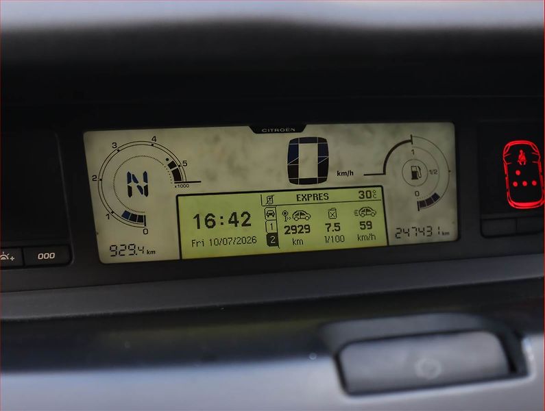Citroën C4 Picasso (2012) 1.6 HDi, Automat, 7 míst - fotka 11 z 19