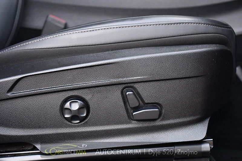 Alfa Romeo Stelvio 2.0 Q4 VELOCE - fotka 24 z 52