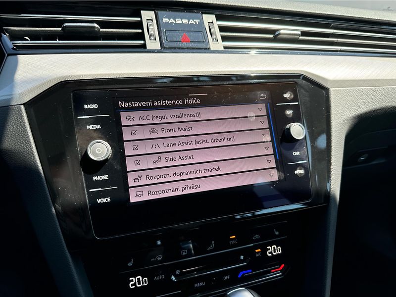 Volkswagen Passat 2.0TDi DSG 110kW Business Prem - fotka 20 z 22