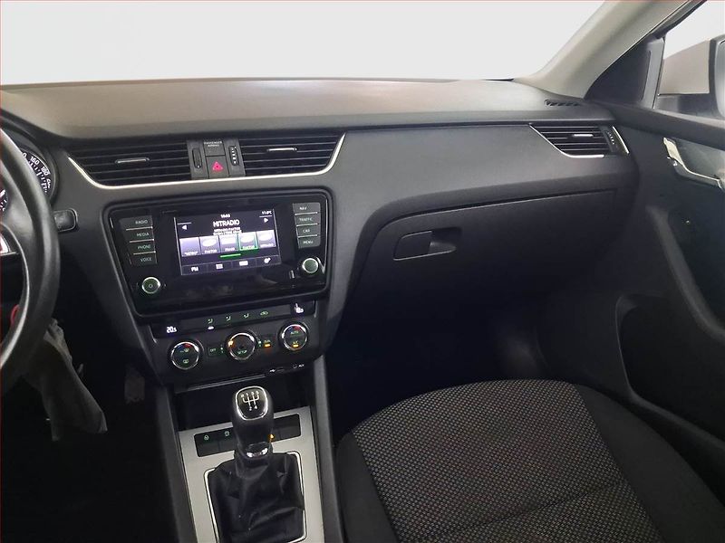 Škoda Octavia (2014) Ambition 1.6 TDI, Navi - fotka 8 z 16