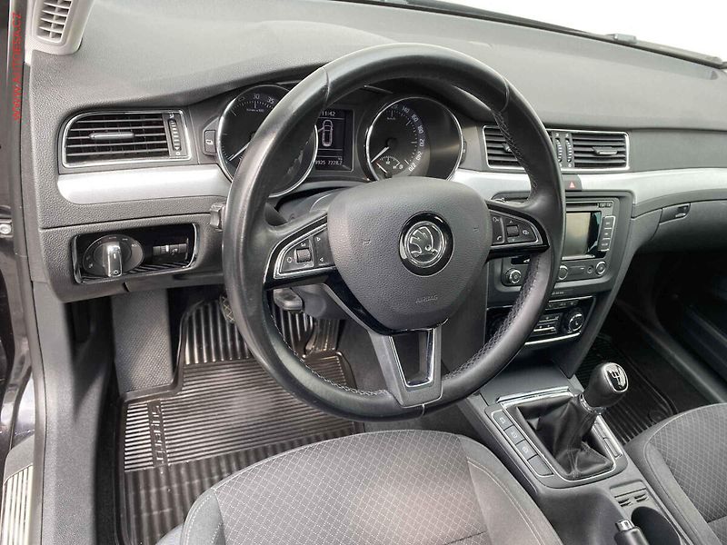 Škoda Superb (2014) 2.0 TDi, ČR, Ambition, bixen - fotka 14 z 20