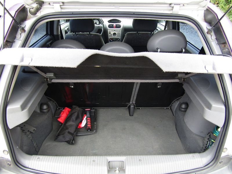 Opel Corsa (2002) GSi 1.8 16VC 92kW - fotka 23 z 38