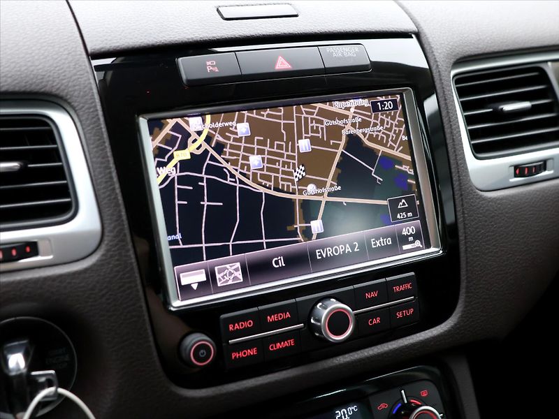 Volkswagen Touareg 3,0 TDI V6 150kW DSG 4M Kůže - fotka 16 z 28