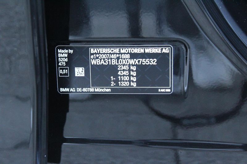 BMW Řada 5 520d - fotka 25 z 25