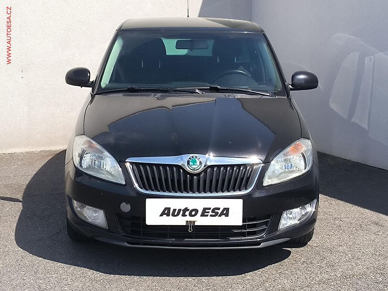 Škoda Fabia (2011) 1.6 TDi, ČR, Ambiente, AC - fotka 2 z 15