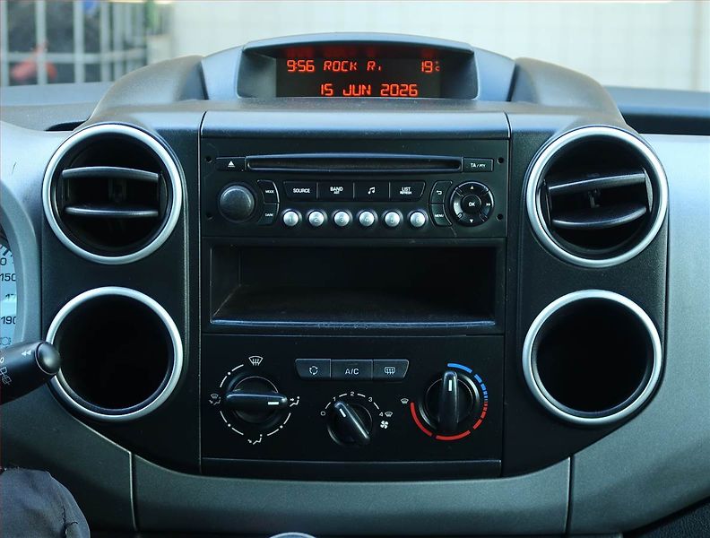 Citroën Berlingo (2016) Feel 1.6 VTi, 5Míst, ČR - fotka 12 z 15