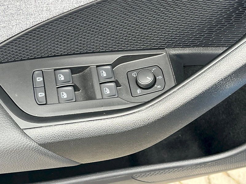 Škoda Octavia (2024) Liftback Top Selection 1.5 TSI - fotka 14 z 36