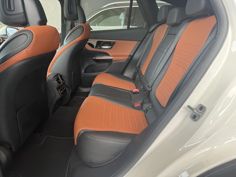 Mercedes-Benz GLC (2022) - fotka 37 z 39