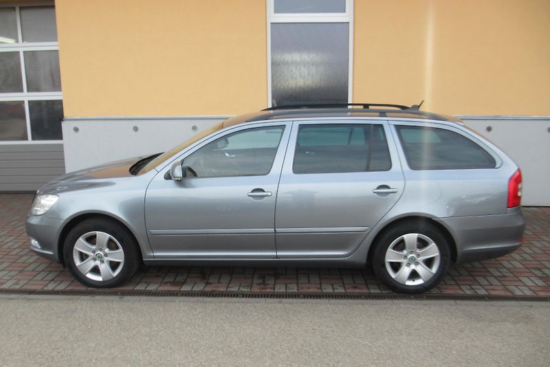 Škoda Octavia 2.0 TDI DSG AUT. KLIMA TAŽNÉ - fotka 6 z 31