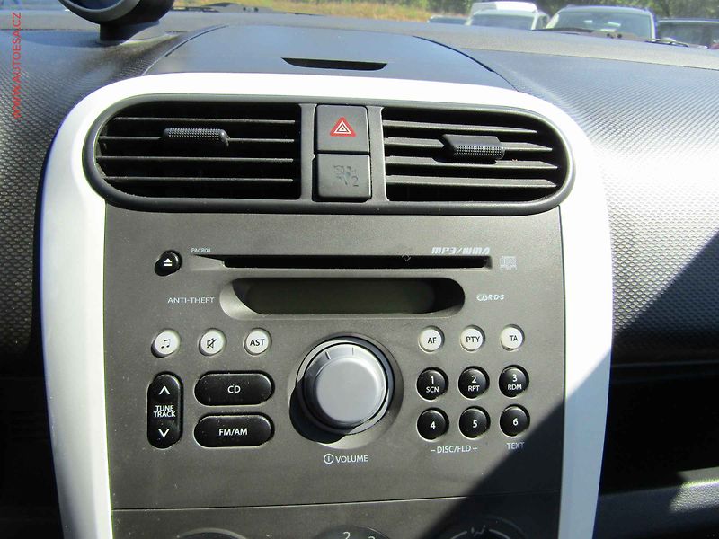 Suzuki Splash (2014) 1.0 i, ČR, AC - fotka 15 z 17