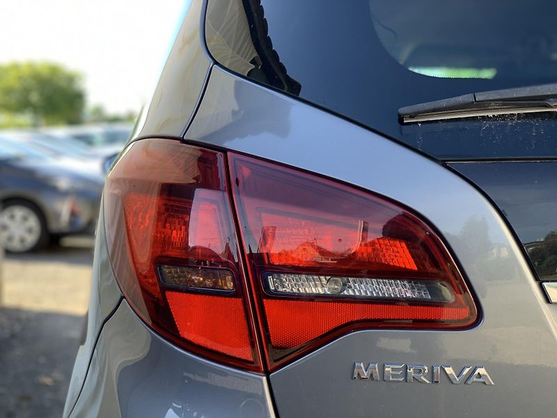 Opel Meriva 1.4i LPG ALU KLIMA TEMPOMAT - fotka 39 z 41