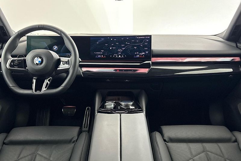 BMW Řada 5 540d xDrive Touring - fotka 15 z 24