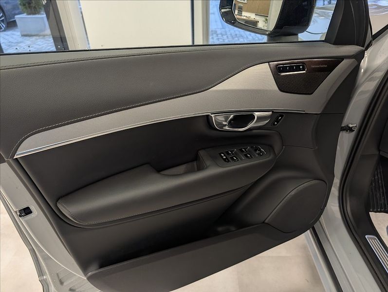 Volvo XC90 T8 Plus Dark Recharge AWD - fotka 14 z 39