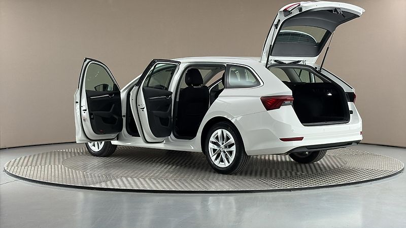 Škoda Octavia 2.0 TDI DSG Style Combi - fotka 7 z 23
