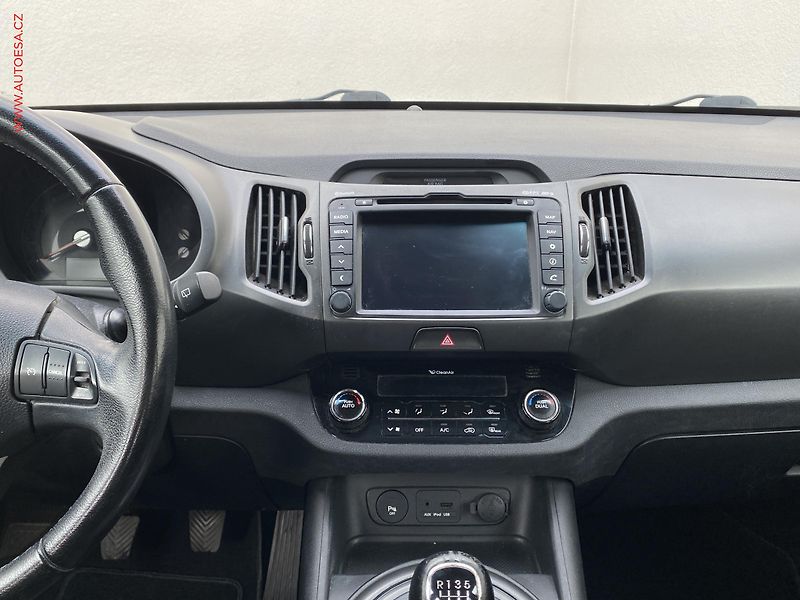 Kia Sportage (2014) 1.7 CRDi, AC, navi, kamera - fotka 12 z 18