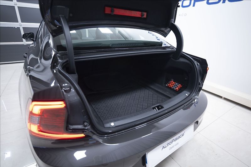 Volvo S90 2,0 D4 NAVI KAMERA 4x VÝHŘEV - fotka 38 z 42