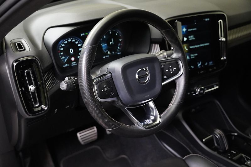 Volvo XC40 - fotka 14 z 27