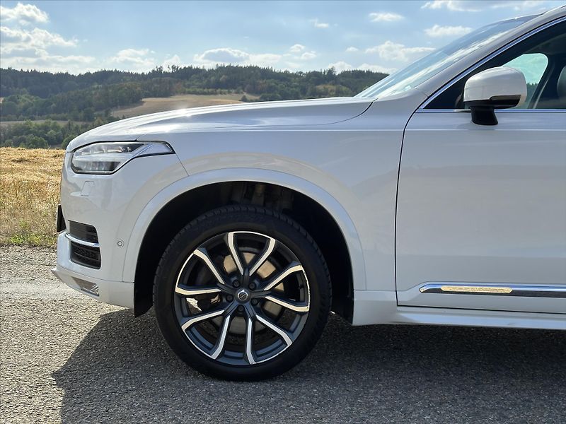 Volvo XC90 2,0 D 165kW Inscription CZ - fotka 31 z 38