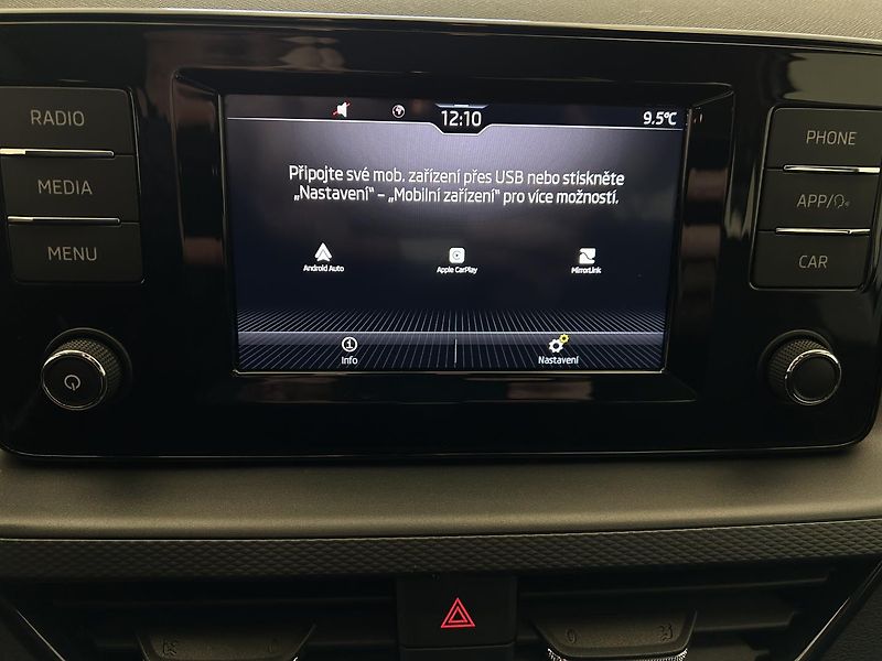 Škoda Scala 1.0 TSI Ambition - fotka 10 z 22