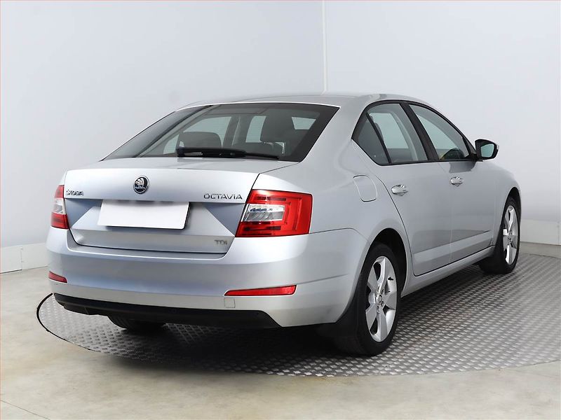 Škoda Octavia (2013) Elegance 1.6 TDI, Serv.kniha - fotka 5 z 16