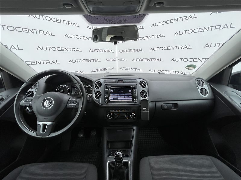 Volkswagen Tiguan 1,4 TSi,90kW,serv.kniha - fotka 17 z 22