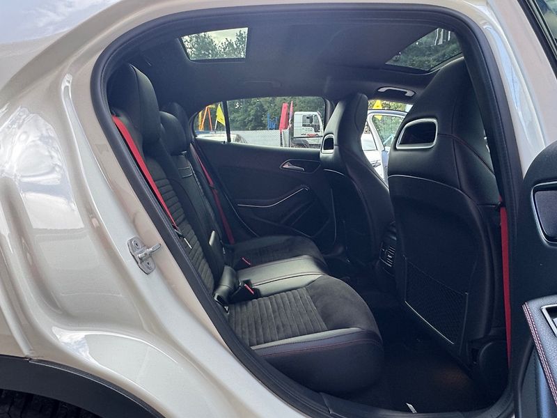 Mercedes-Benz GLA (2017) 220CDI 4-MATIC AMG - fotka 13 z 34