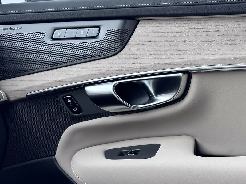 Volvo XC90 PLUS BRIGHT B5 AWD 184 kW - fotka 19 z 28