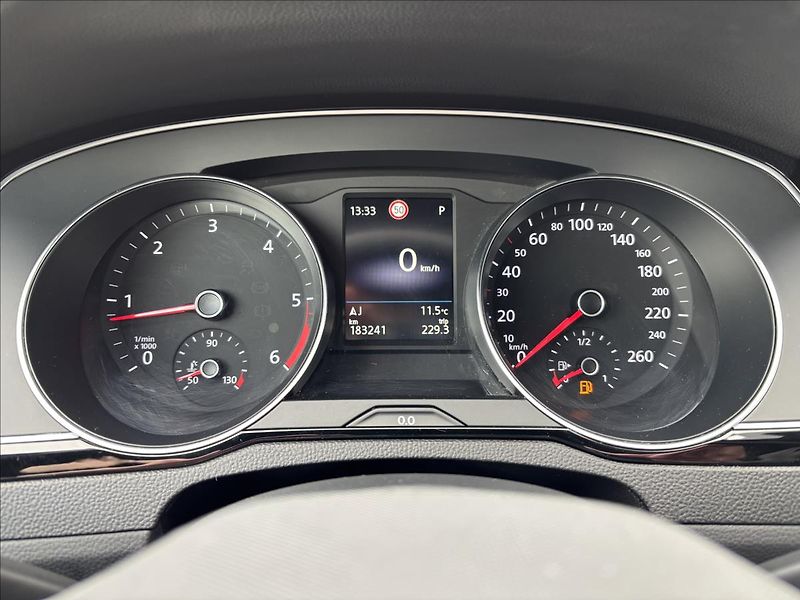 Volkswagen Passat 2,0 TDI R-Line 140kW - fotka 26 z 47