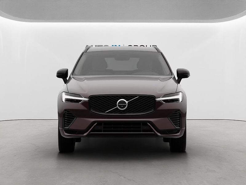Volvo XC60 (2026) Plus Dark T6 335k,360kam, napp - fotka 2 z 12