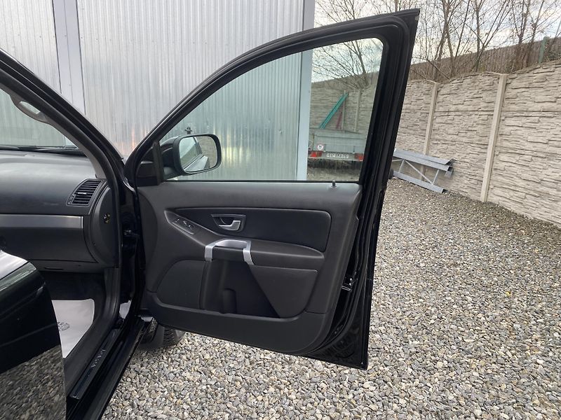 Volvo XC90 2.5TDi D5 200PS 7M 196000KM 1A - fotka 130 z 161