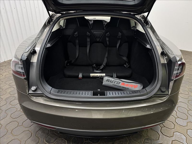 Tesla Model S 70D 4x4 DUAL MOTOR PANO DPH - fotka 27 z 36